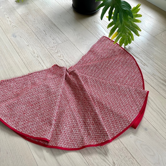 Target Wondershop Red/White Christmas Tree Skirt - Picture 2 of 7